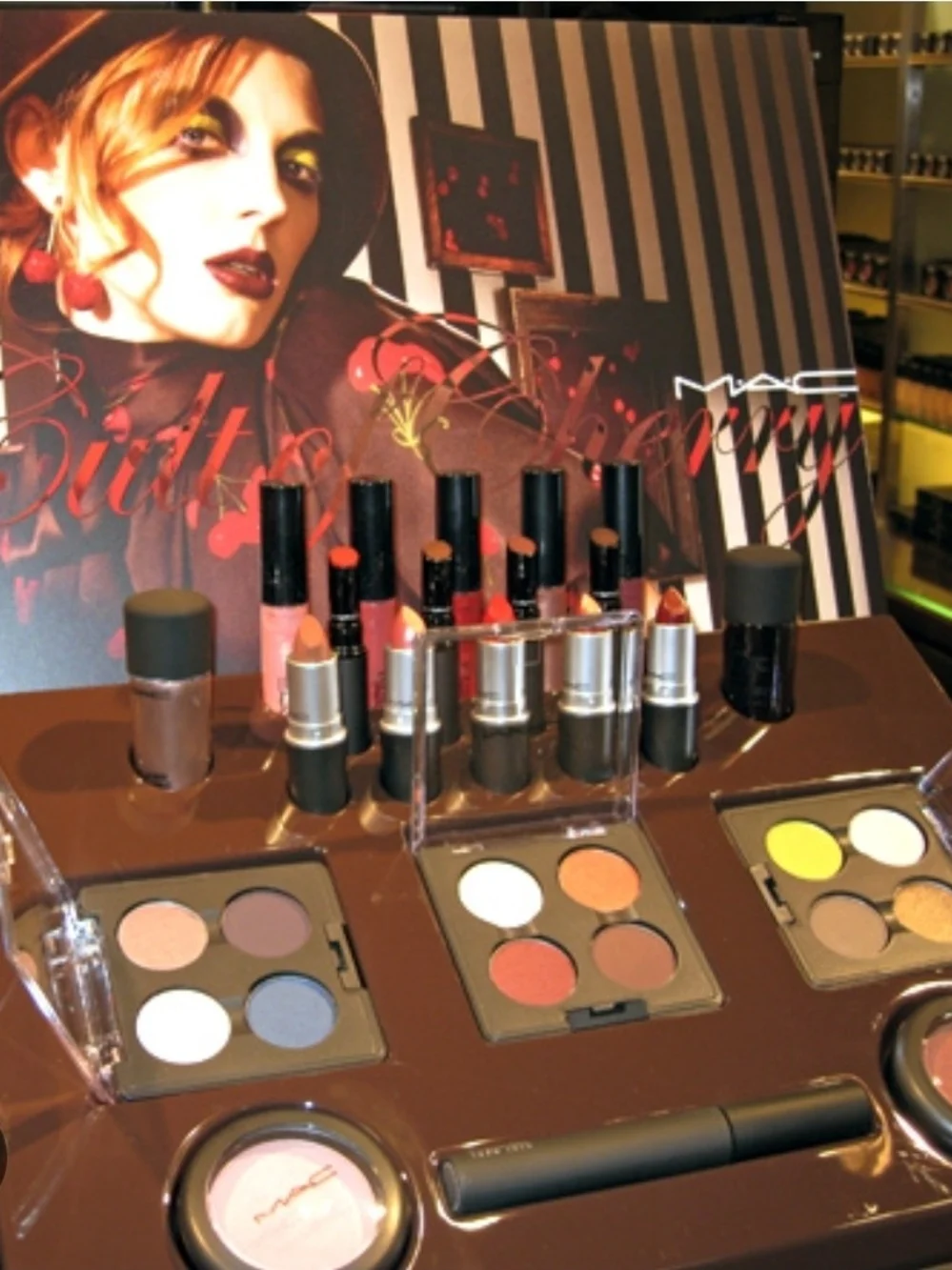 LIMITED EDITION MAC LIPGLASS- 